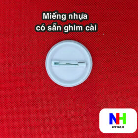 Miếng nhựa sẵn ghim cài